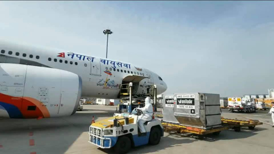 चीनबाट आयो ४ सय थान अक्सिजन सिलिन्डर