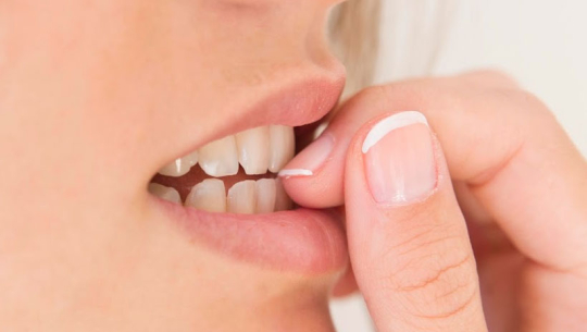 नङ किन टोक्छन् मान्छे?