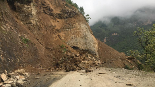 बैतडीमा पहिरो हटाइएपछि महाकाली राजमार्ग दुईतर्फी सञ्चालन