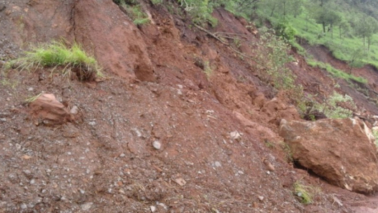 बैतडीमा पहिरोमा पुरिएर मृत्यु भएका परिवारलाई किरिया खर्च