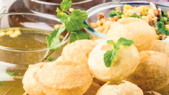 बर्सातमा पानीपुरीको सेवनले यस्तो गम्भीर प्रकारको बिरामी !