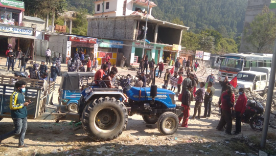 अछाममा नेकपाद्वारा चक्काजाम