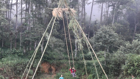 हराउन थाले दसैँका परम्परागत पिङ