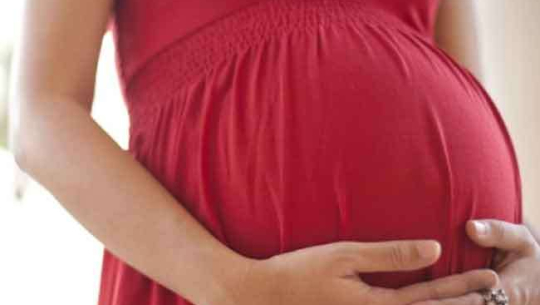 आमाको खुसीका लागि युवतीले जन्माइन् आफ्नै बुवाको बच्चा