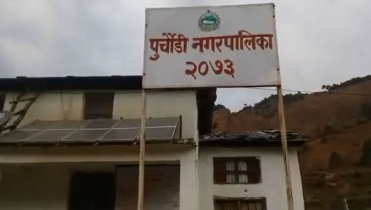 बैतडीको पुरचौडींमा लफडा, हाकिम भागेर धनगढी