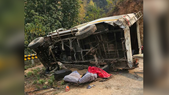 Jeep carrying indian pilgrims to Swargadwari crashes, one child dead and 20 injured