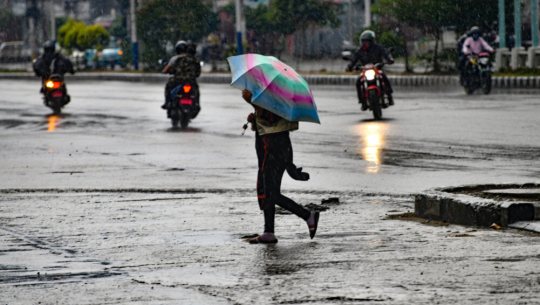 आजको मौसमः बङ्गालको खाडीबाट जलवाष्पयुक्त हावा भित्रिदा हल्का वर्षा