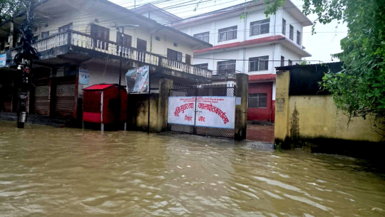 अविरल वर्षात्ले सर्लाहीको जनजीवन प्रभावित