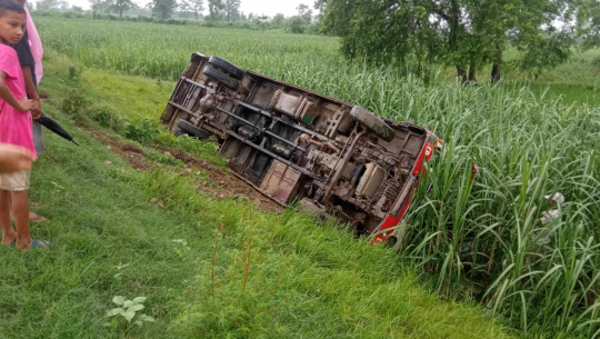 कञ्चनपुरमा बस दुर्घटना हुँदा ५ जना घाइते
