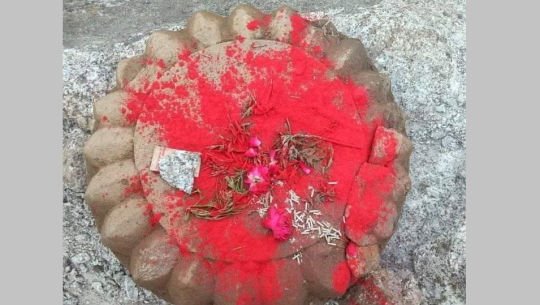 डोटीमा भेटियो ऐतिहासिक शिला, स्थानीयले गरे पुजा