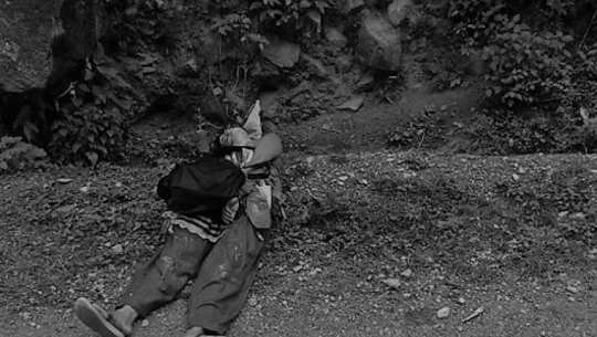 A woman dies after rock falls on her