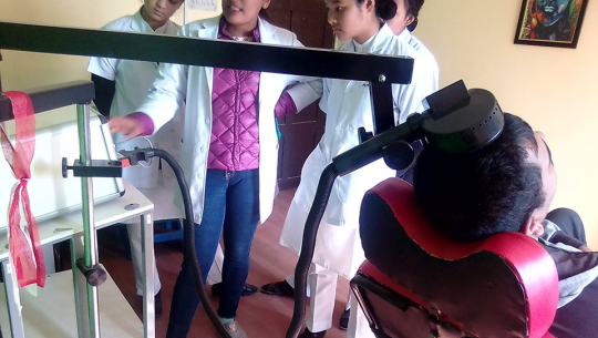 मोबाइल चलाउँदै र टीभी हेर्दै मानसिक रोगको उपचार