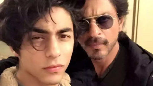 ड्रग्स पार्टी चलिरहेका बेला शाहरुख खानका छोरा पक्राउ