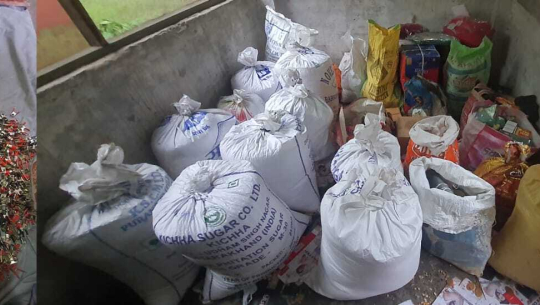 कञ्चनपुरको गड्डाचौकीबाट ५ लाख बढीको अवैध सामान बरामद