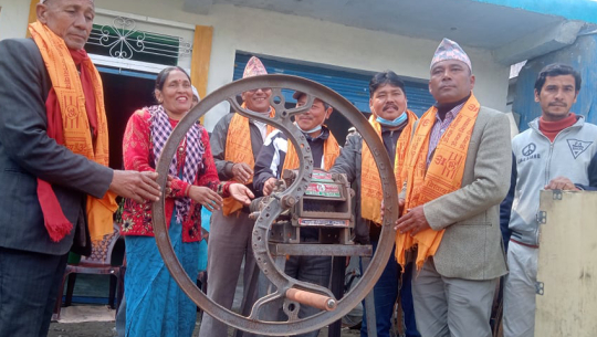 डडेल्धुराको आलिताल गाउँपालिकाका किसानलाई कृषि यन्त्र वितरण