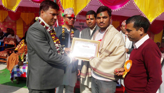 परीमल स्नेही राष्ट्रीय देउडा पुरुष्कार गायक उपाध्यायलाई