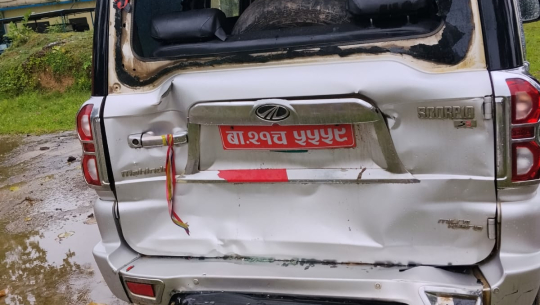 खुटिया पुलमा स्कारपियोलाई इभी हाइसले ठक्कर दिँदा तीन जना घाइते