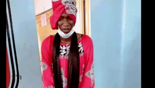 प्रेमिका फेल हुने डरले महिलाको कपडा लगाएर प्रेमी परीक्षा दिन हिडेपछि...