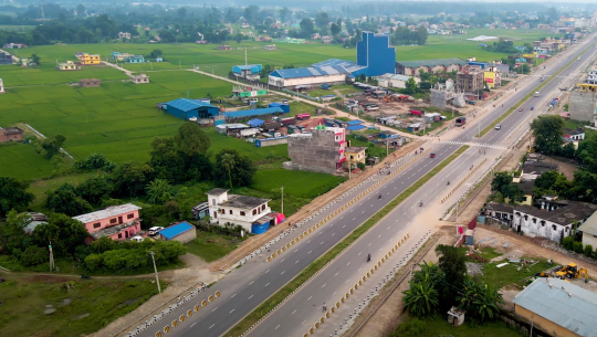 धनगढी–अत्तरिया ६ लेन सडकमा दुर्घटनाको कारक बन्दै ‘डिभाइडर’