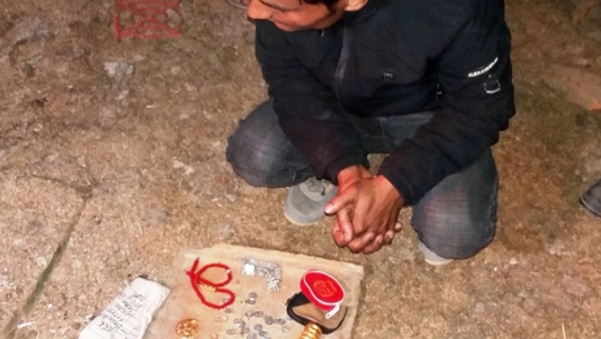 Three men under arrest for stealing gold