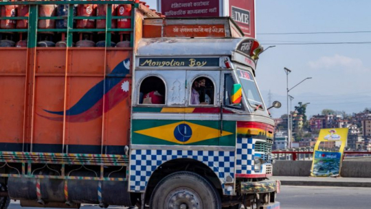 नेपाली ट्रकका कथामा बन्यो अमेरिकी फिल्म “टयाटुड ट्रक्स अफ नेपाल- हर्न प्लिज”