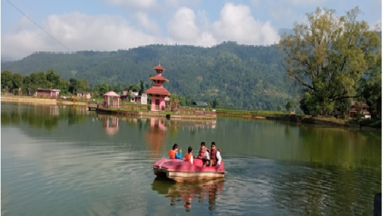 पर्यटक तान्दै रामपुरको ‘तालपोखरा’