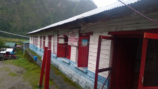 करारका एक चिकित्सकका भरमा जिल्ला अस्पताल