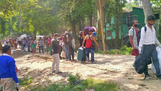विदेशबाट टीकापुर फर्किएका भन्छन् : ‘स्वदेशमै केही गर्न चाहन्छौँ’