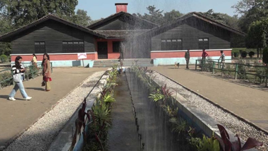 टीकापुर उद्यानमा  पर्यटकको आकर्षण