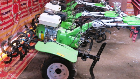 कञ्चनपुरका बाढी प्रभावित किसानलाई अनुदानमा कृषि औजार वितरण