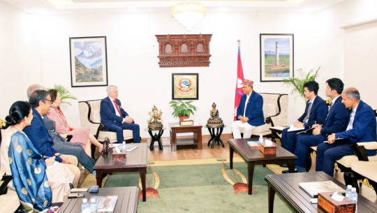 परराष्ट्रमन्त्री खनालसँग अमेरिकी सहायक विदेशमन्त्री कपुरको भेट